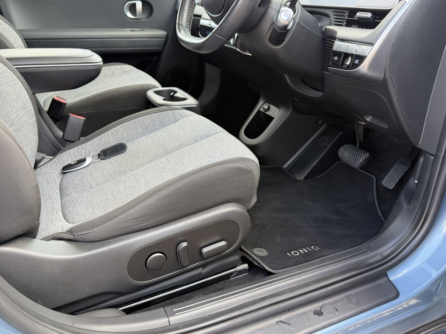 Driver's seat & footwell